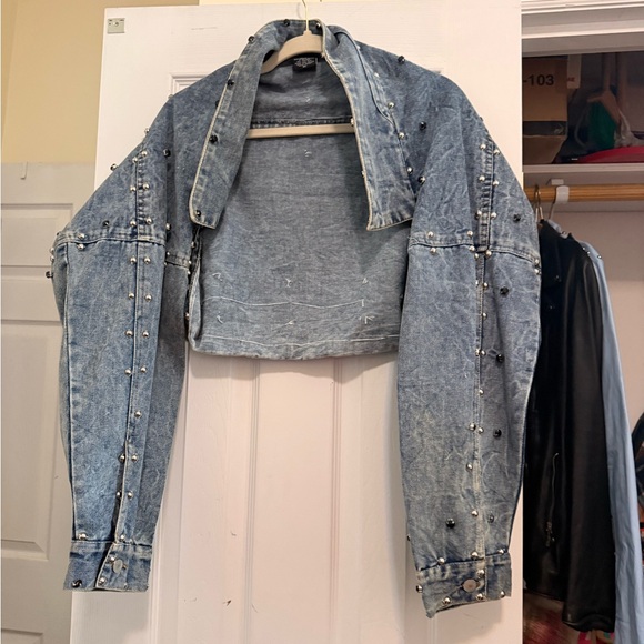 Jackets & Blazers - Women's Cropped Studded Denim Jacket - Light Blue